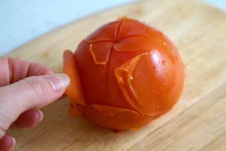 peeling tomato