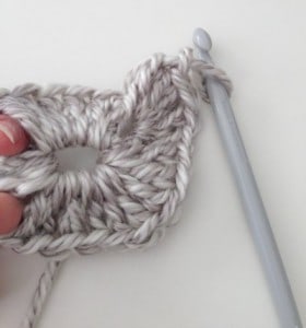 Creating the corners of Easy DIY Crochet Blanket
