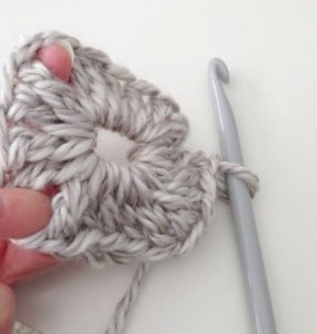 Making a square for Easy DIY Crochet Blanket