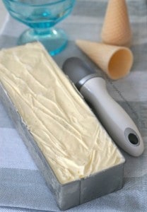 How to make easy no churn vanilla bean ice-cream!